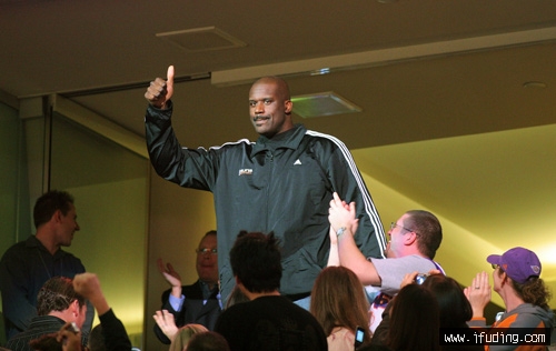 1202367612-0shaq.jpg